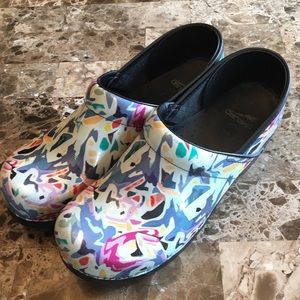 Dansko clogs, like new!